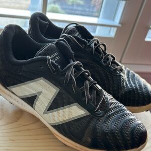 Boys WIDE— New Balance Black and White Baseball Cleats